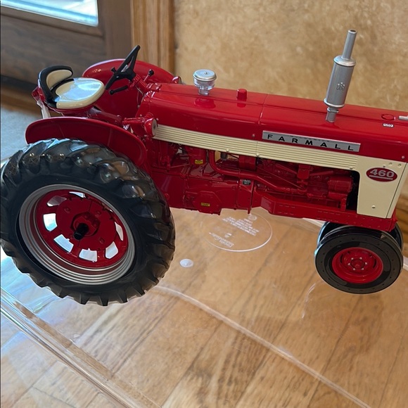 NIB International Harvester 1/16 Farmall 460 Precision Series Collector - Picture 15 of 16